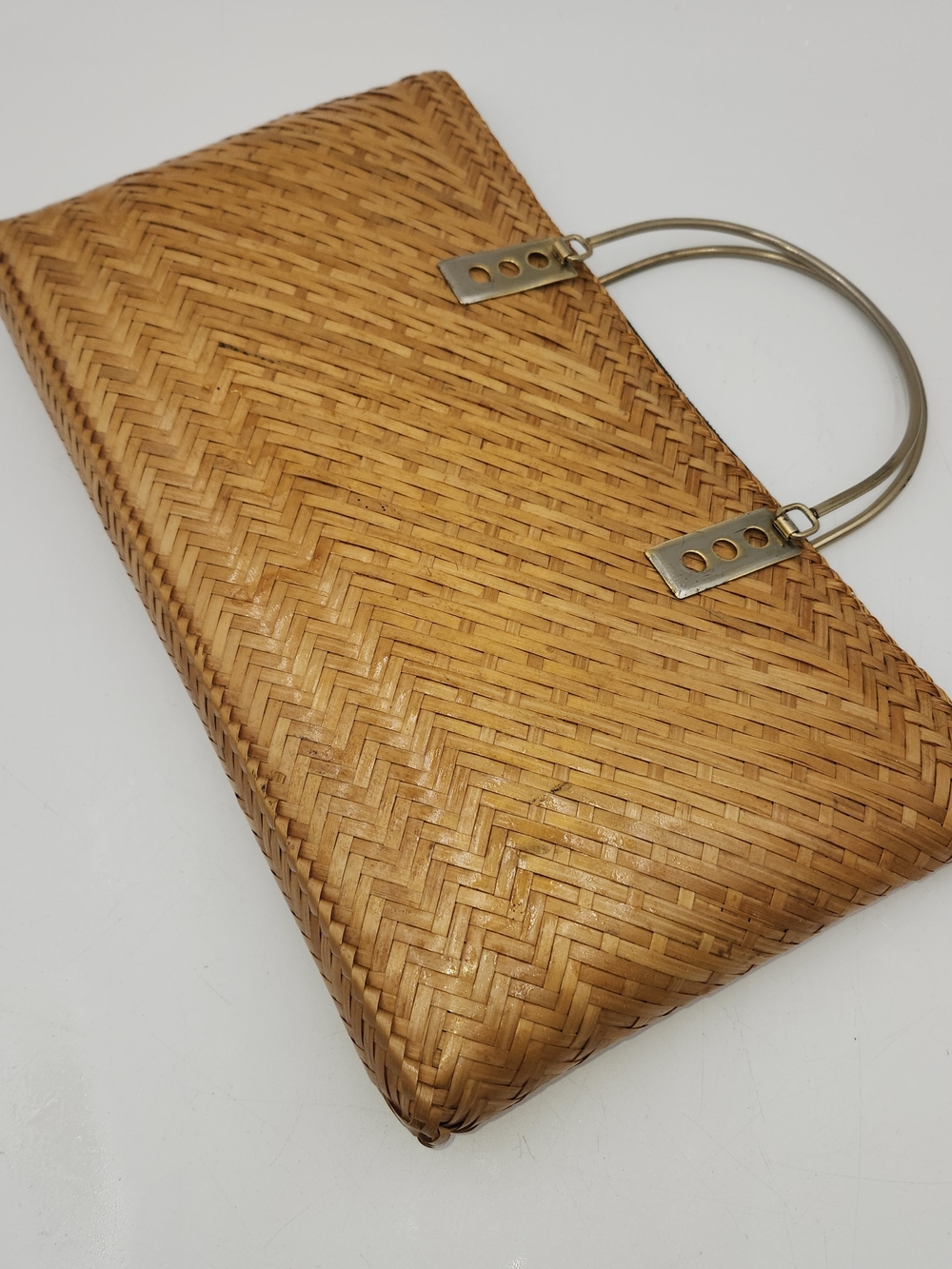 Vintage Woven Straw Clutch Purse Summer Metal Handle - Tan